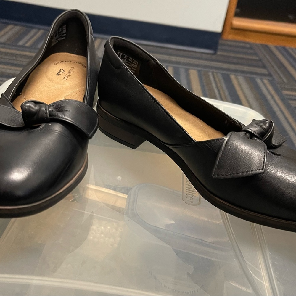 Clarks Black Bow Trish Wave Leather Loafer